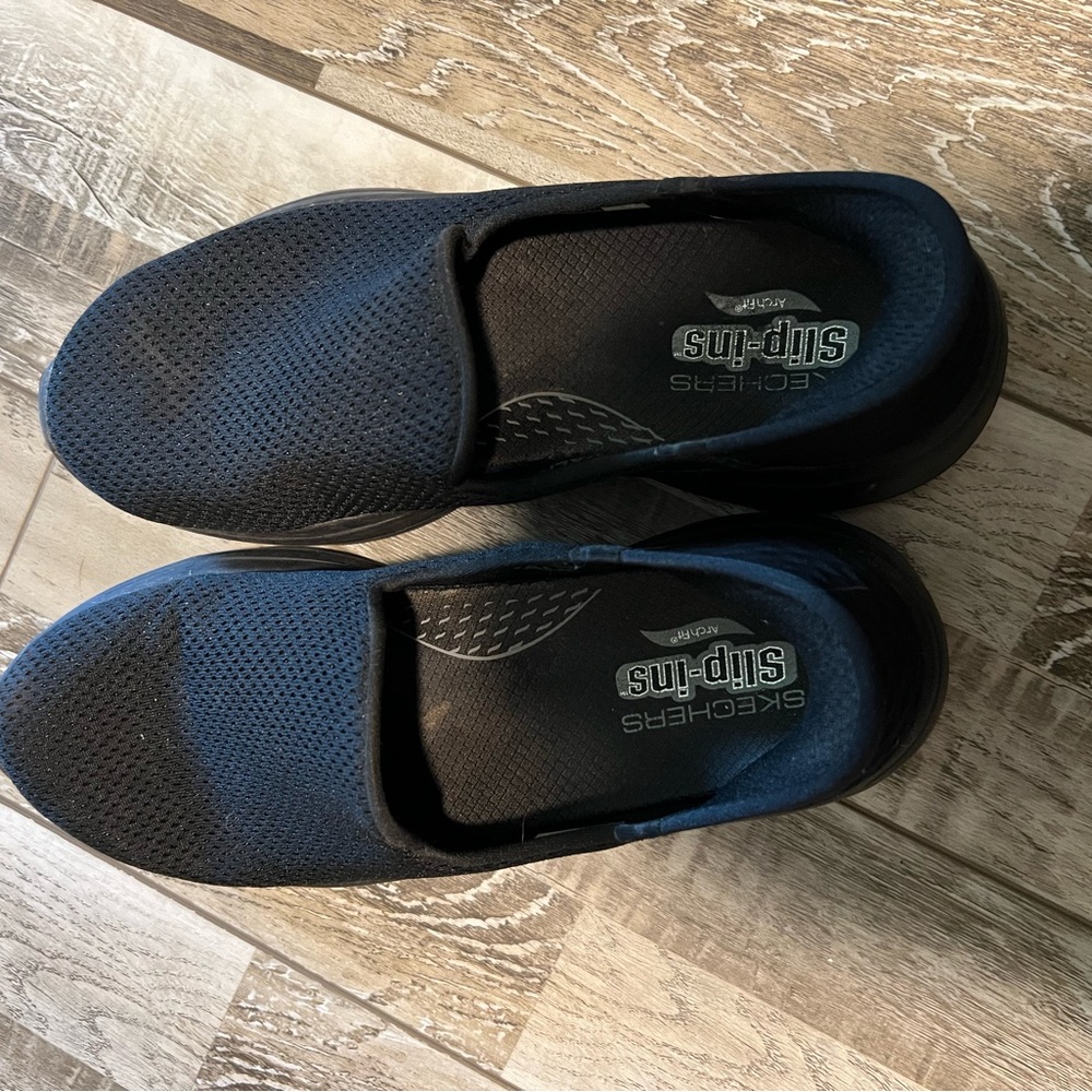 black sketchers non slip women’s